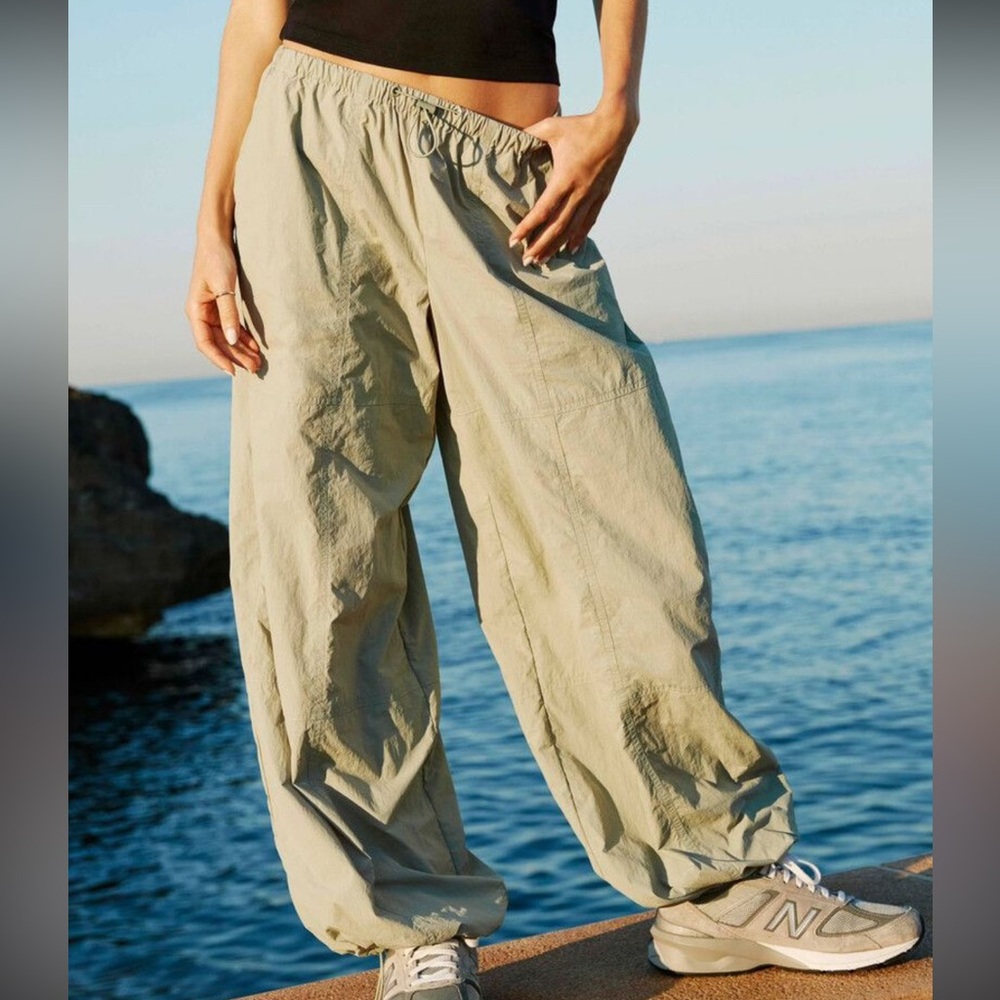 Glassons Relaxed Fit parachute Pants in Sage